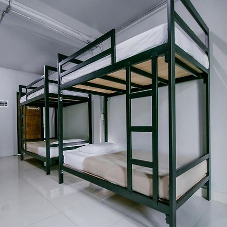 Oyo 421 Guyasuka Hostel & Cafe Bangkok Luaran gambar